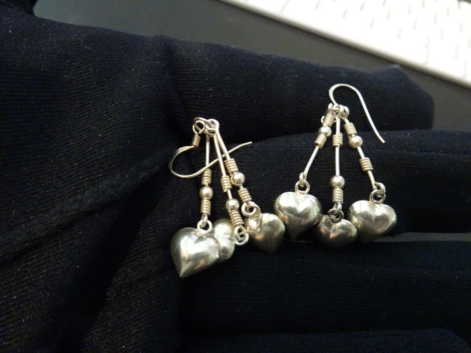 #439–VINTAGE STERLING SILVER PUFF HEART EARRINGS-925