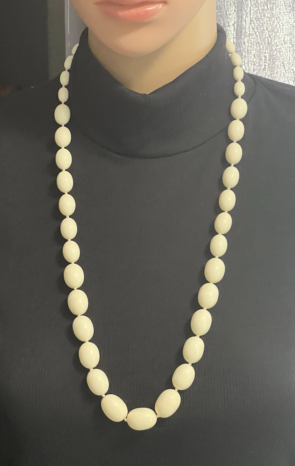 VTG 1960s Trifari Graduated Off White Ivory Oval Beads Knotted Necklace 30″ Long