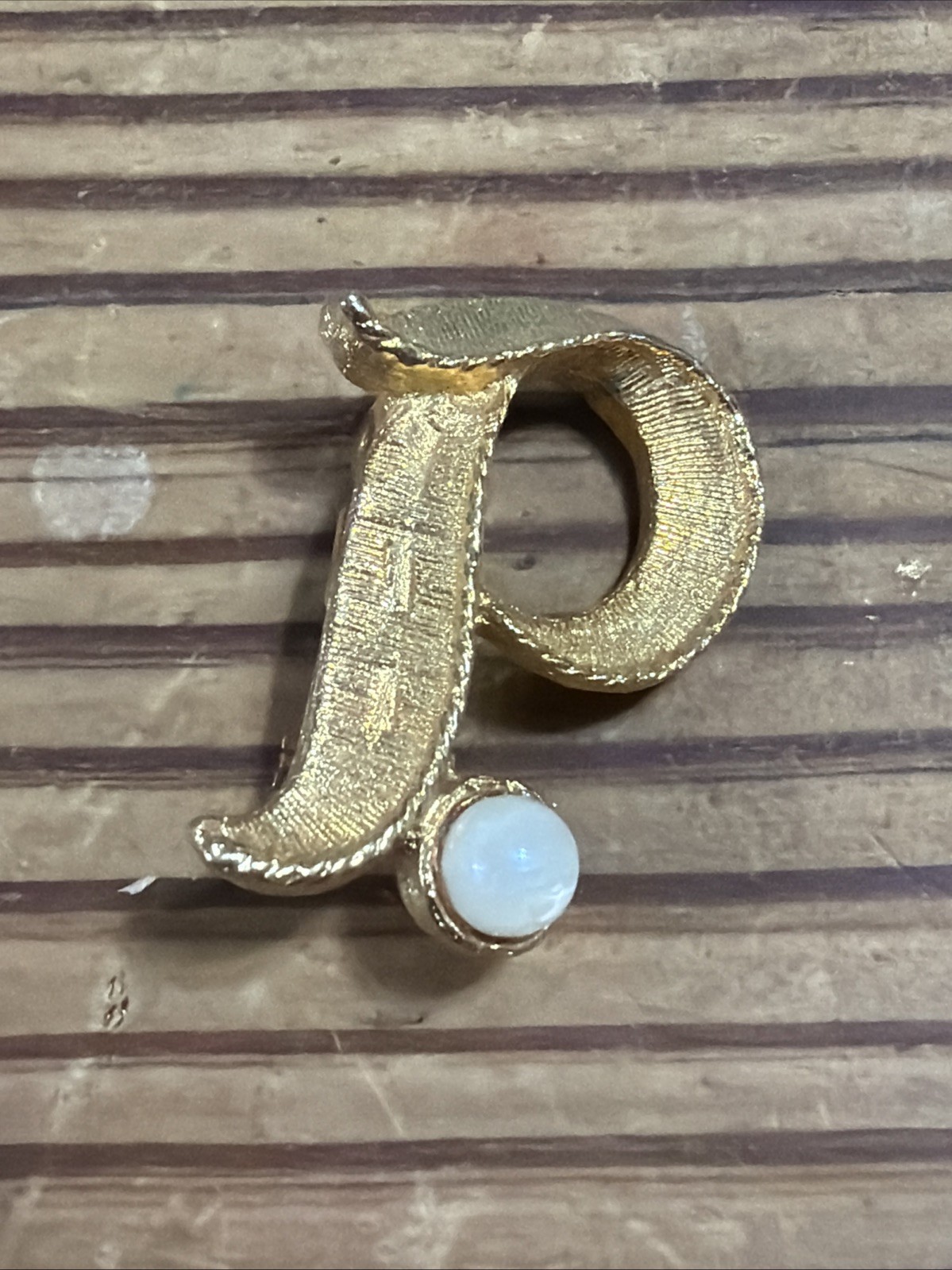 Vintage Textured Gold Toned Initial Letter P Pin Faux Pearl 15-l
