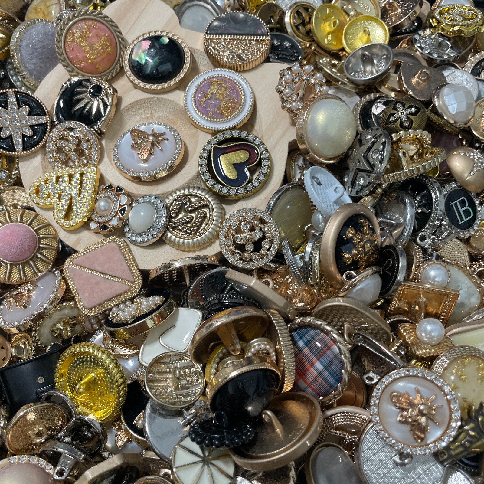 50pcs Vintage Look Buttons Lot 1cm to 2.5cm Mixed Sizes Colors Collectible Craft