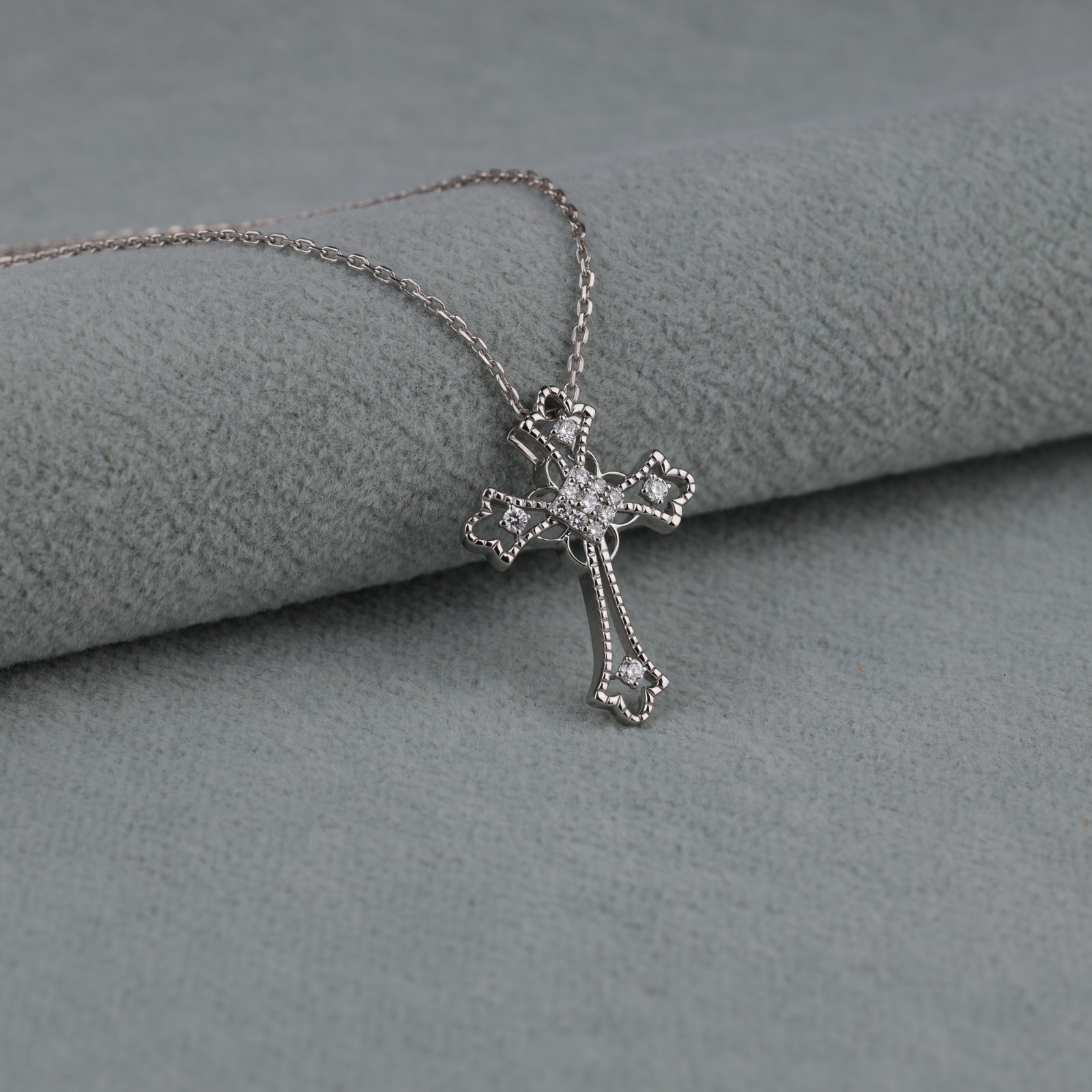 0.28 CT E-F/VVS-VS Round Lab Grown Diamond 14K Gold Vintage Style Cross Pendant