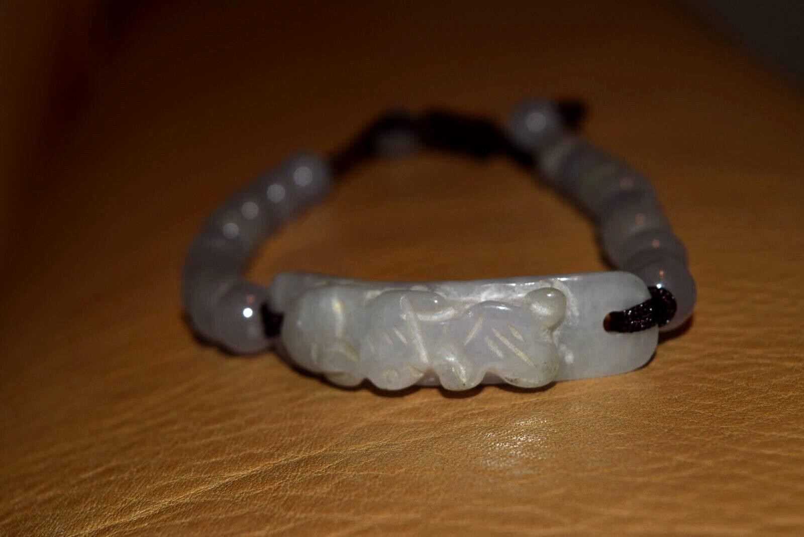 jade vintage women’s bracelet , very light lavender color, great pre-owned