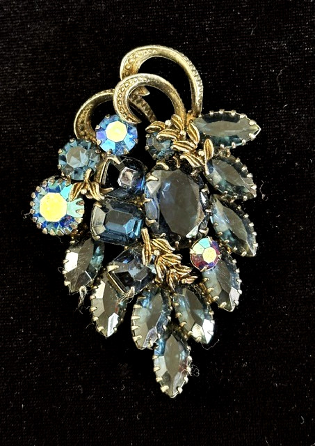 VTG Bronze Tn Prong Set NAVY AB Rhinestone GRAPE/FLOWER CLUSTER Pin Brooch 2.75″