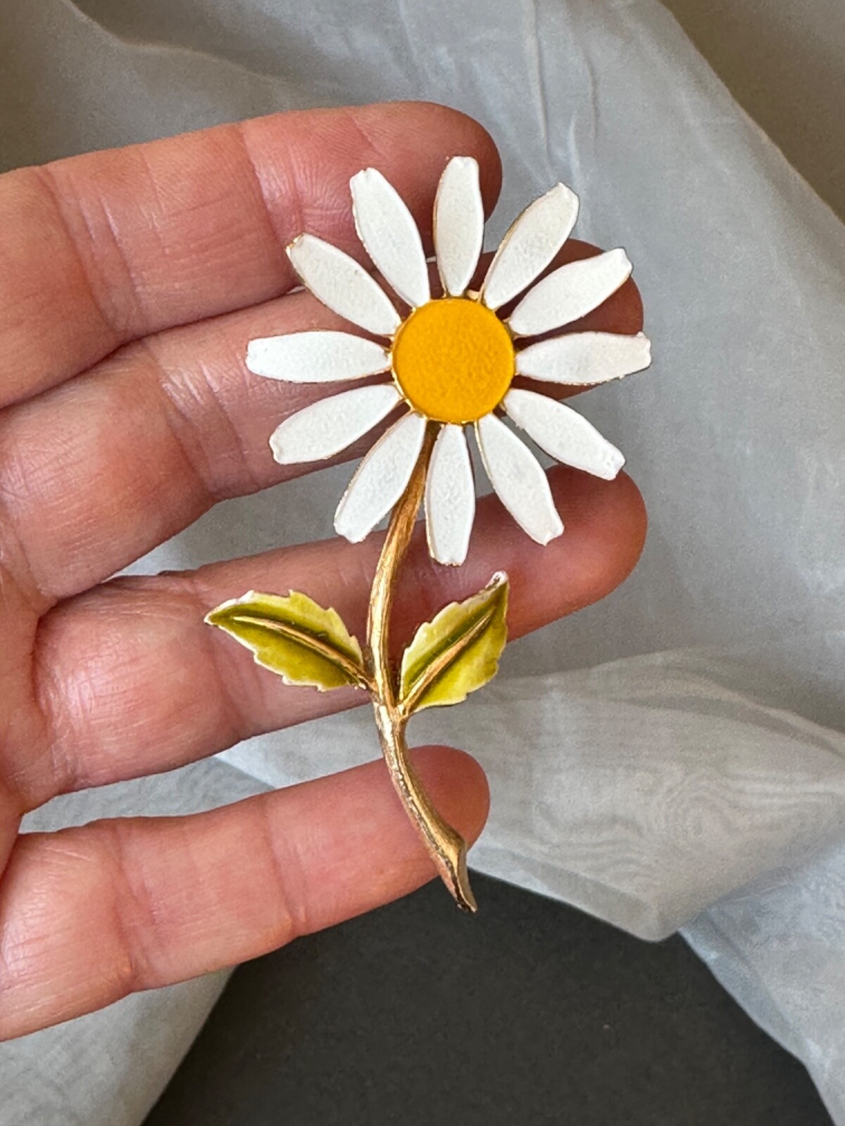 VINTAGE Daisy Brooch Accessocraft Retro Enamel Flower Pin Groovy Hippie Jewelry