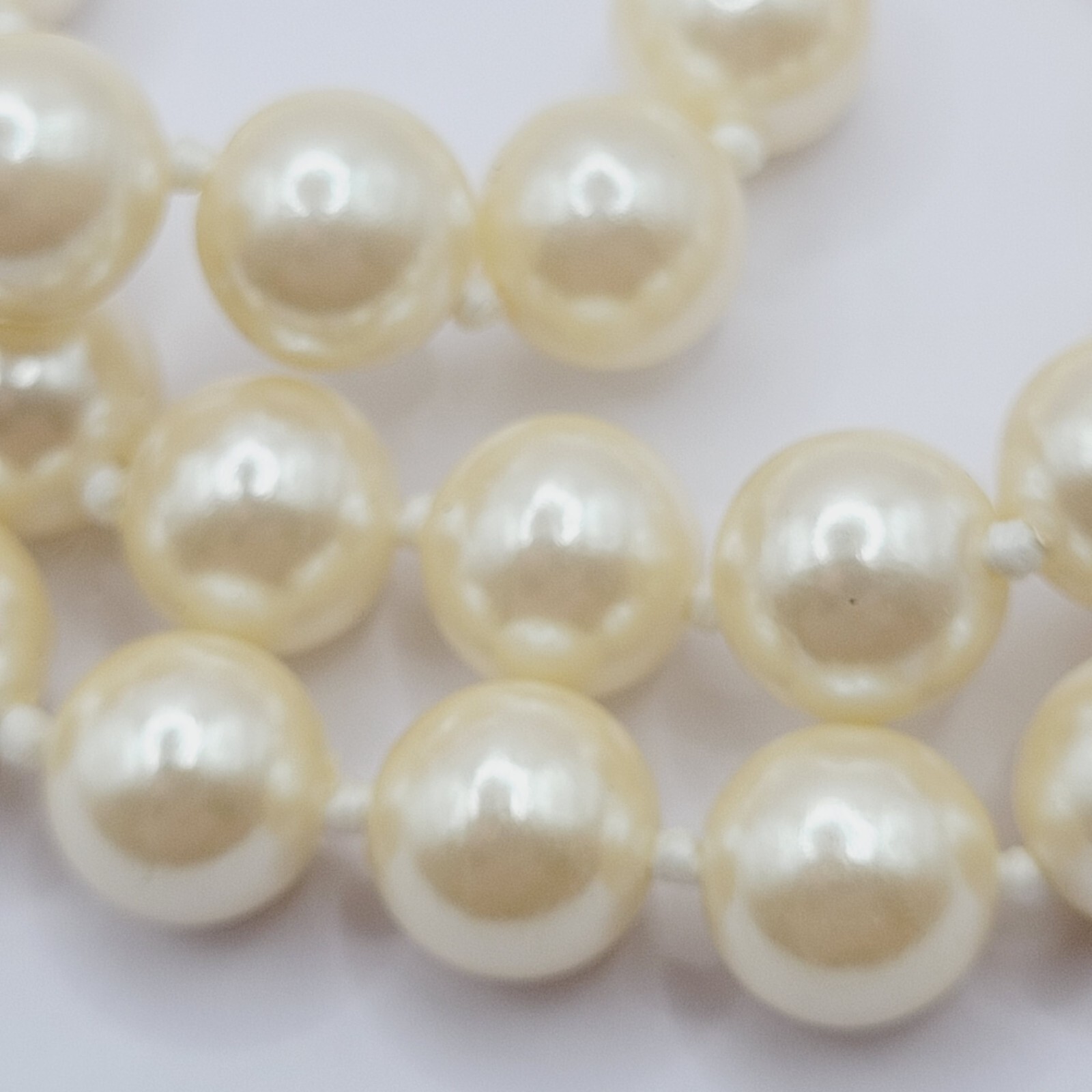 Triple Strand Faux Pearl Hand Knot Gold Tone Clam Shell Charm Clasp Vtg Necklace