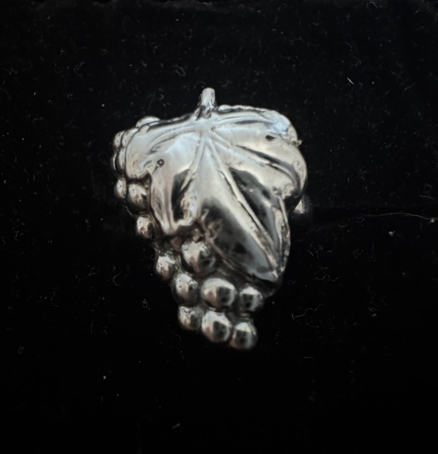 Vintage Grape Cluster Leaf Ring Silver-Tone – Statement