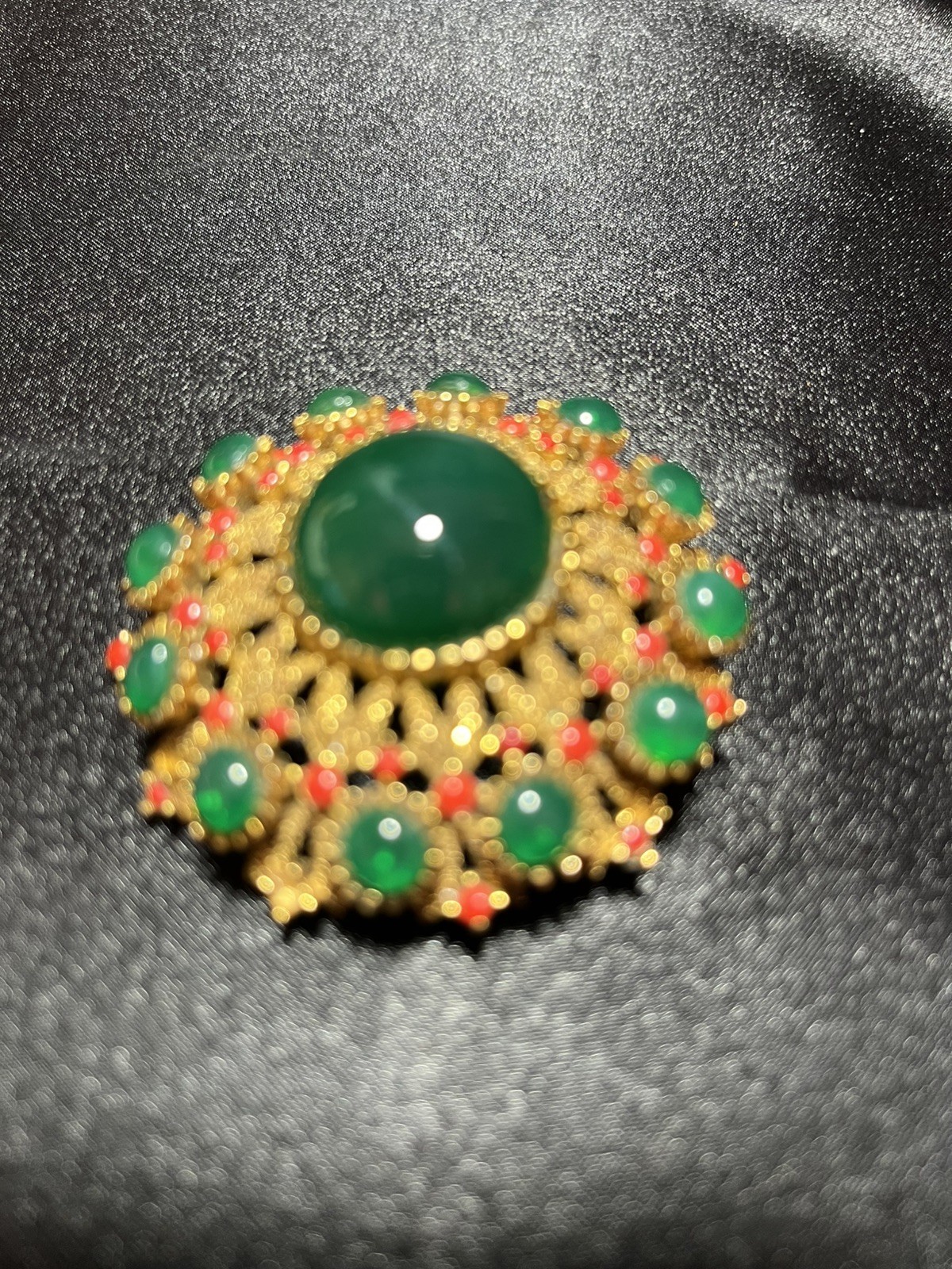 Vintage Signed SPHINX Gripoix Cabochon Peking Glass Brooch