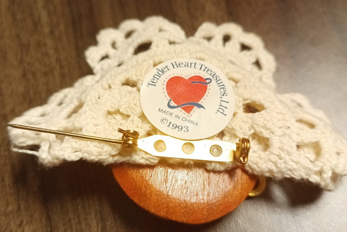 Vintage Brooch Seamstress 1993 Tender Heart Treasures Free Shipping