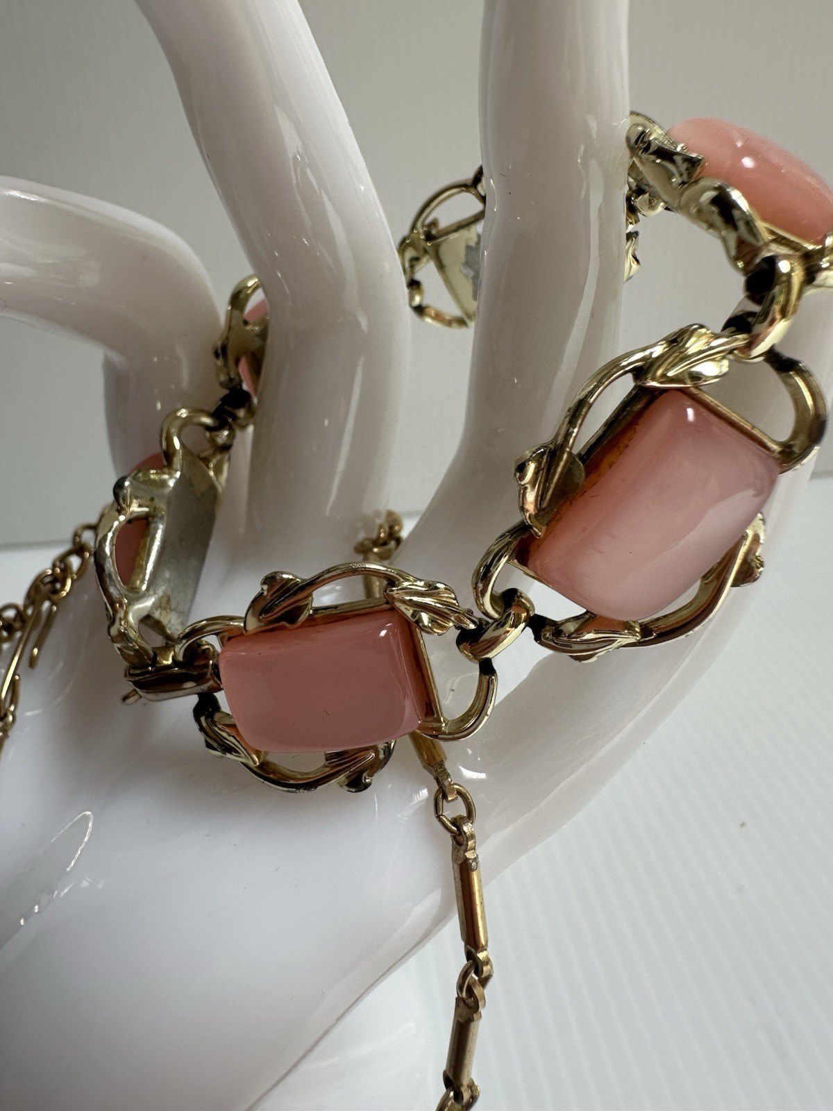 VTG 1950 SIGN CORO SET NECKLACE 17”BRACELET 7’ GOLD TONE THERMOSET PINK MOONGLOW