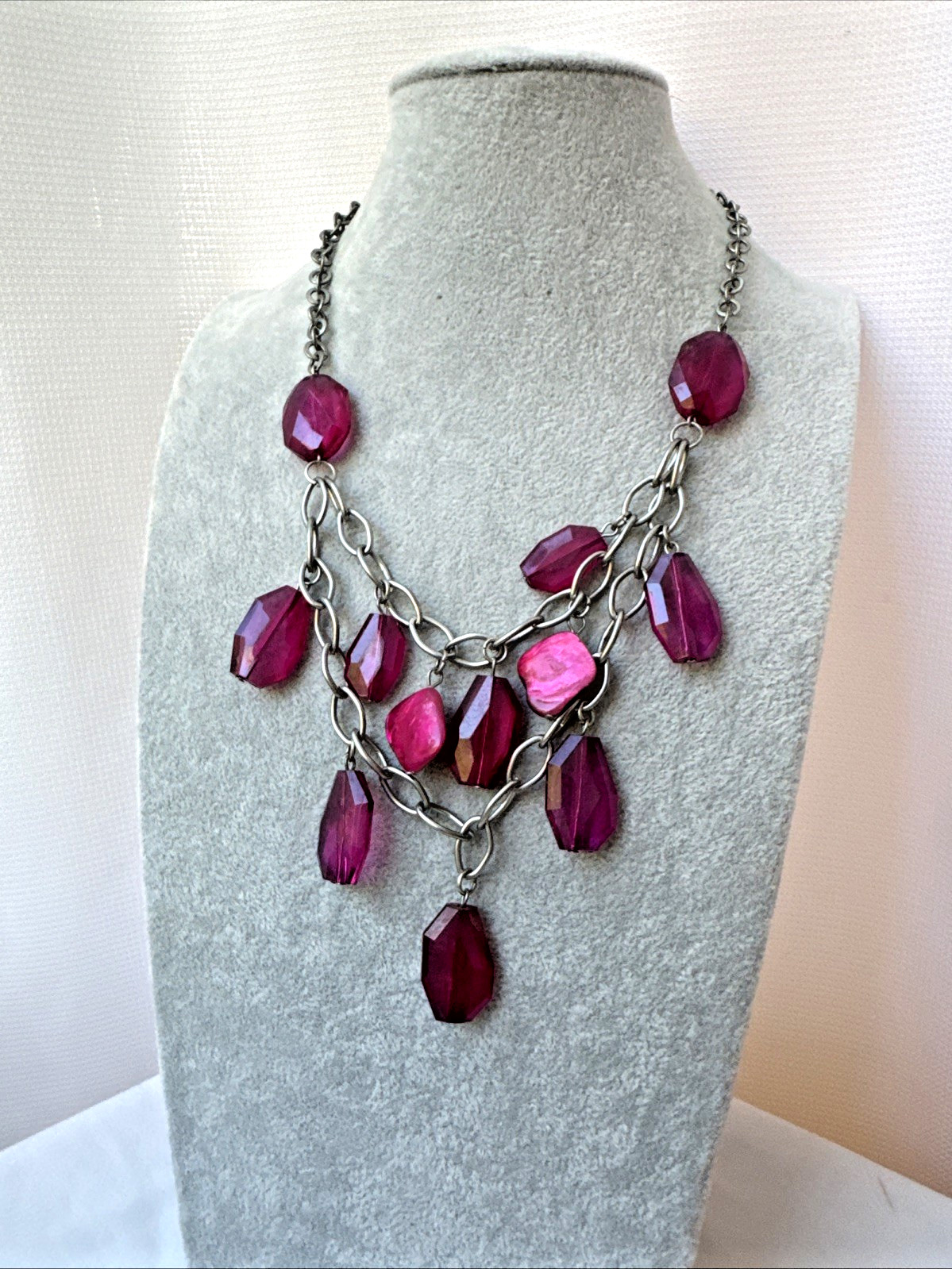 y2k 1990 2000s Modernist Metal Jewelry VTG Barbie Pink Magenta bright necklace