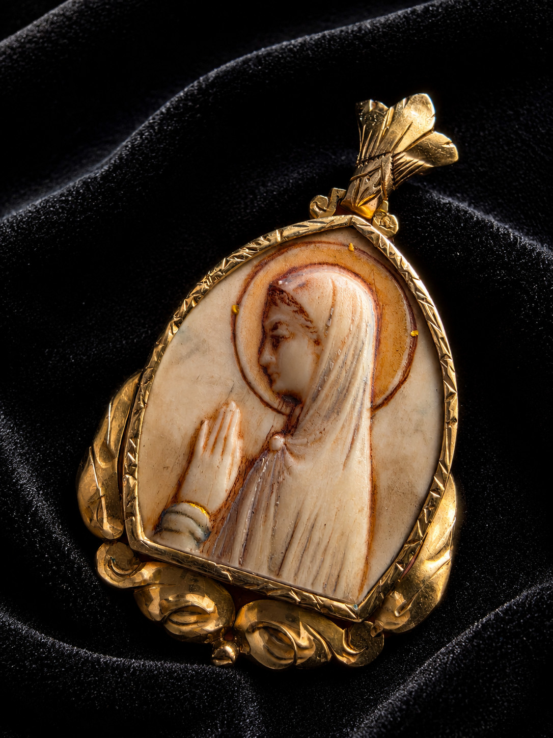 Rare 1930s Art Deco Virgin Mary Pendant 18K Gold Hand Carved Relief