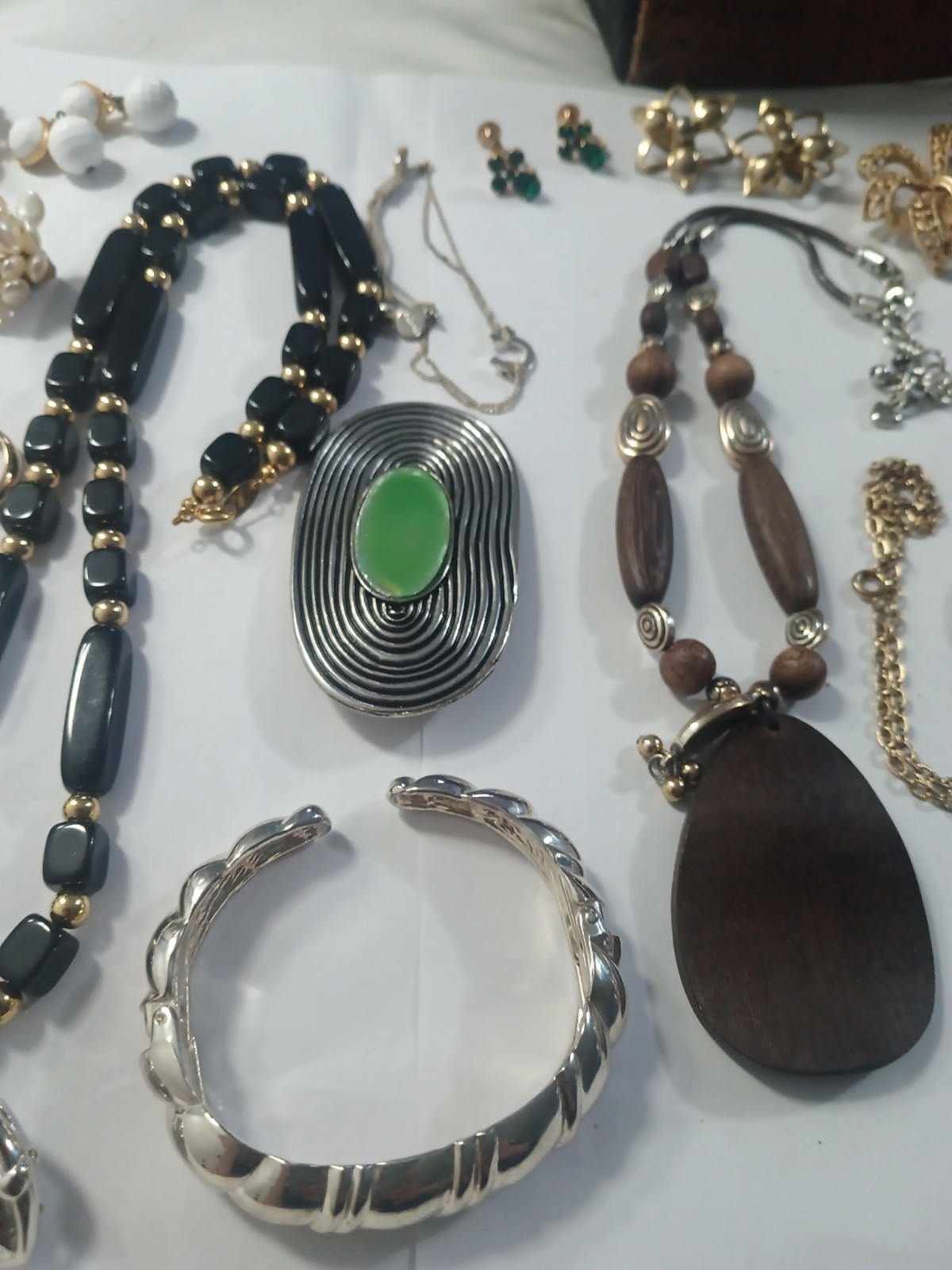 Vintage Mostly Signed Costume Jewelry Lot Necklaces, Bracelets, Earrings, Brooch