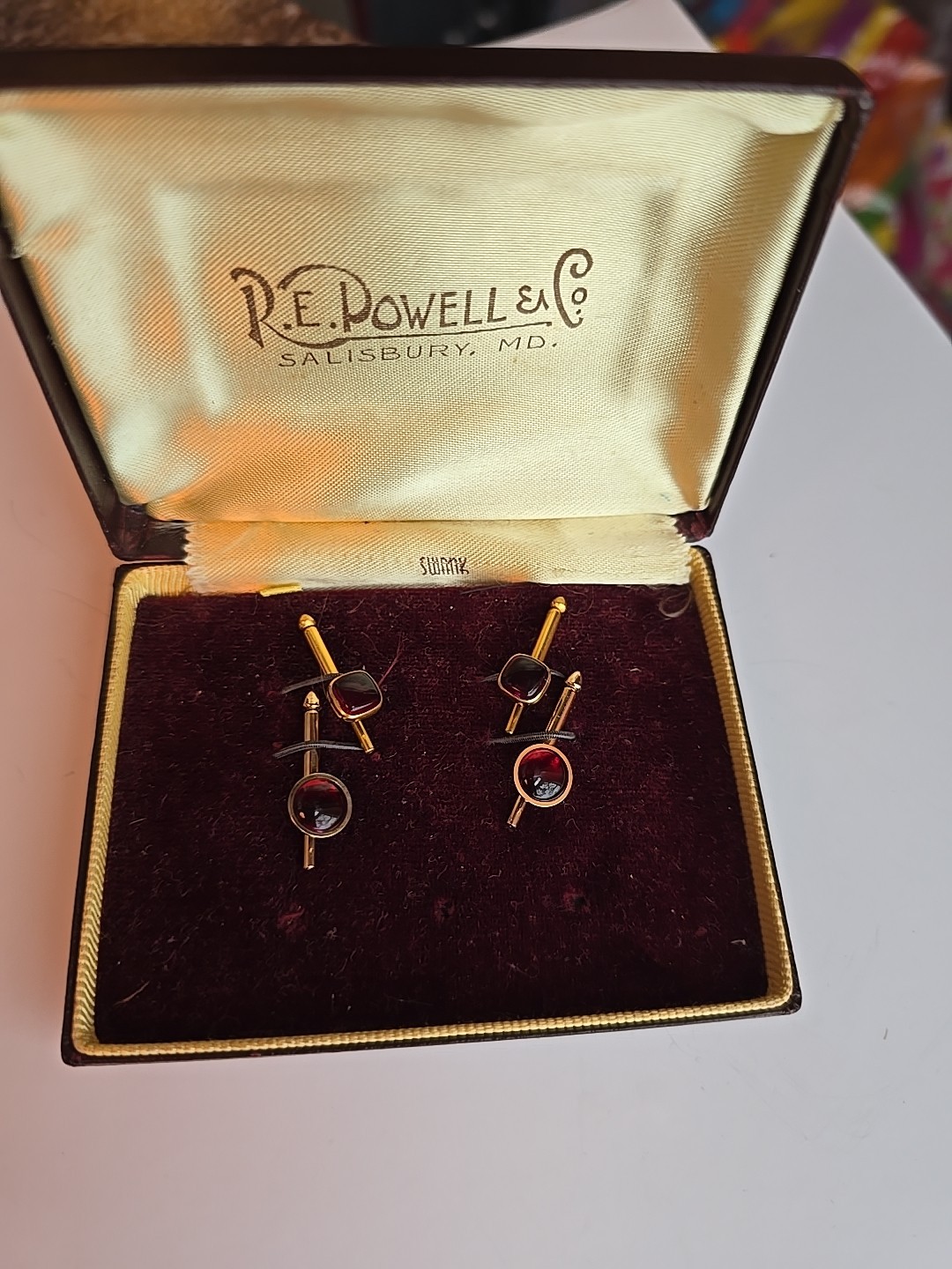 SHIRT STUDS SWANK RED GLASS GOLD TONE LOT OF 4 IN RE POWELL BOX SALISBURY MD