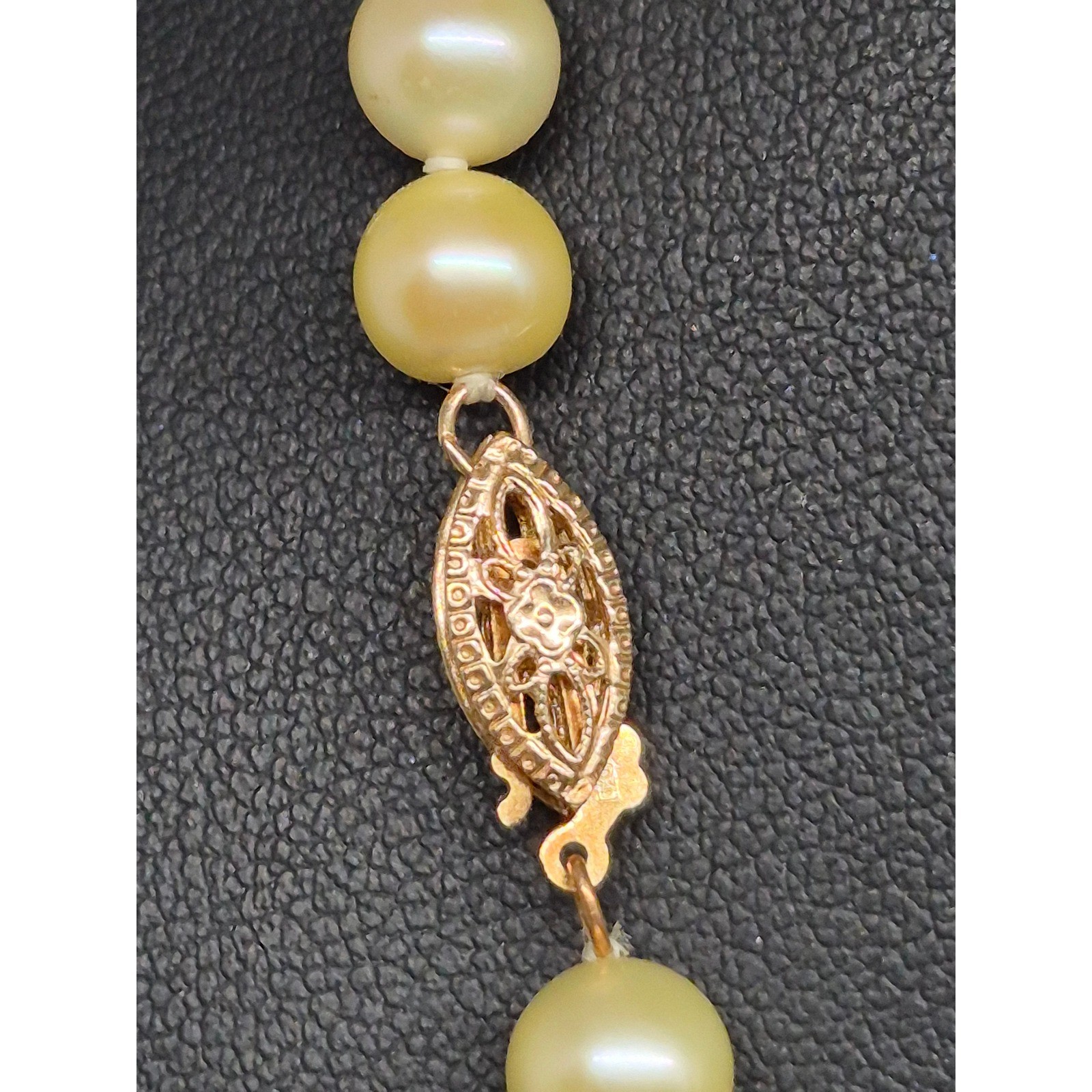Vintage Necklace Cream Cultured Pearl 14K Yellow Gold Filigree Clasp 18″