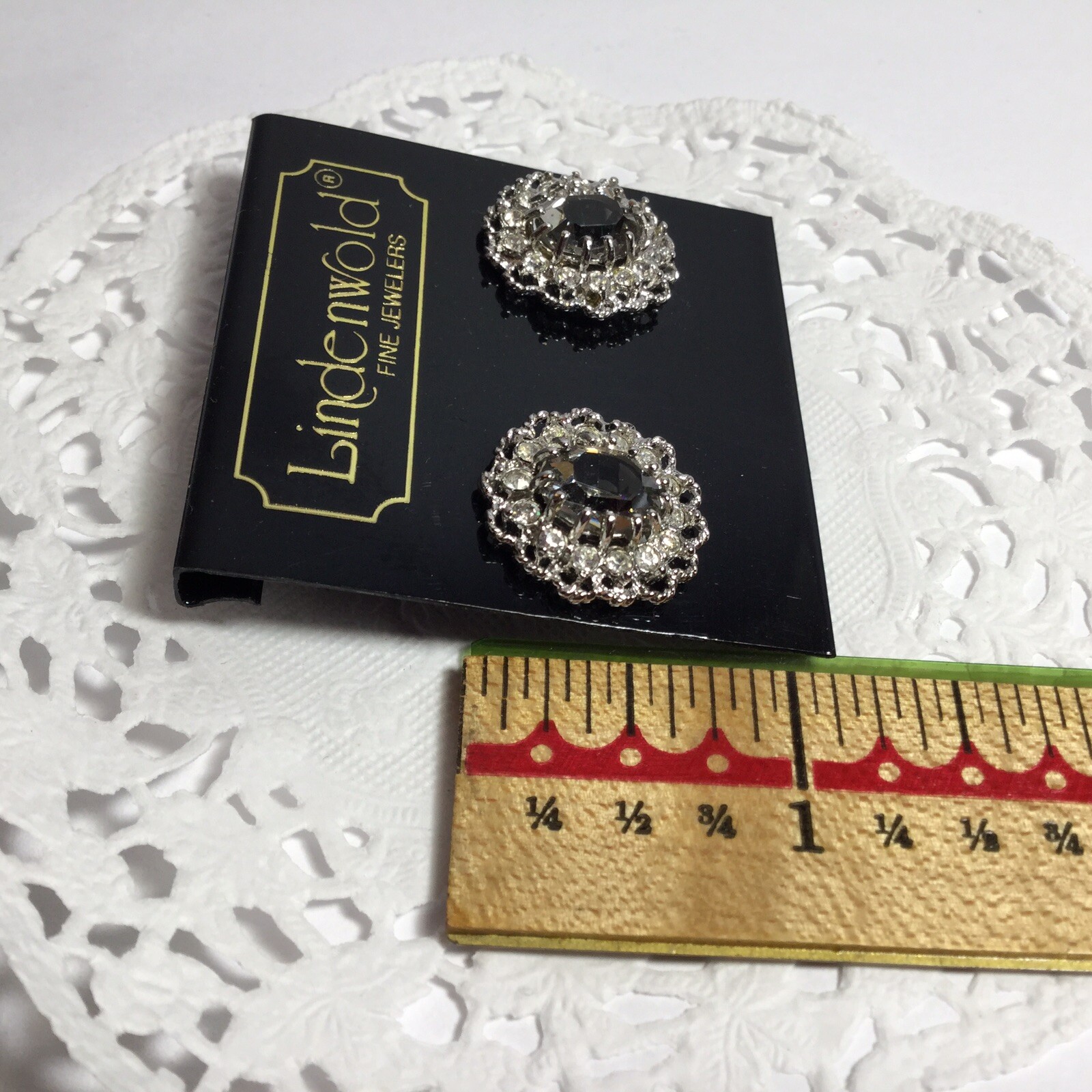 VINTAGE PAIR OF LINDENWOLD FINE JEWELERS CLIP ON EARRINGS RHINESTONE UNWORN USA