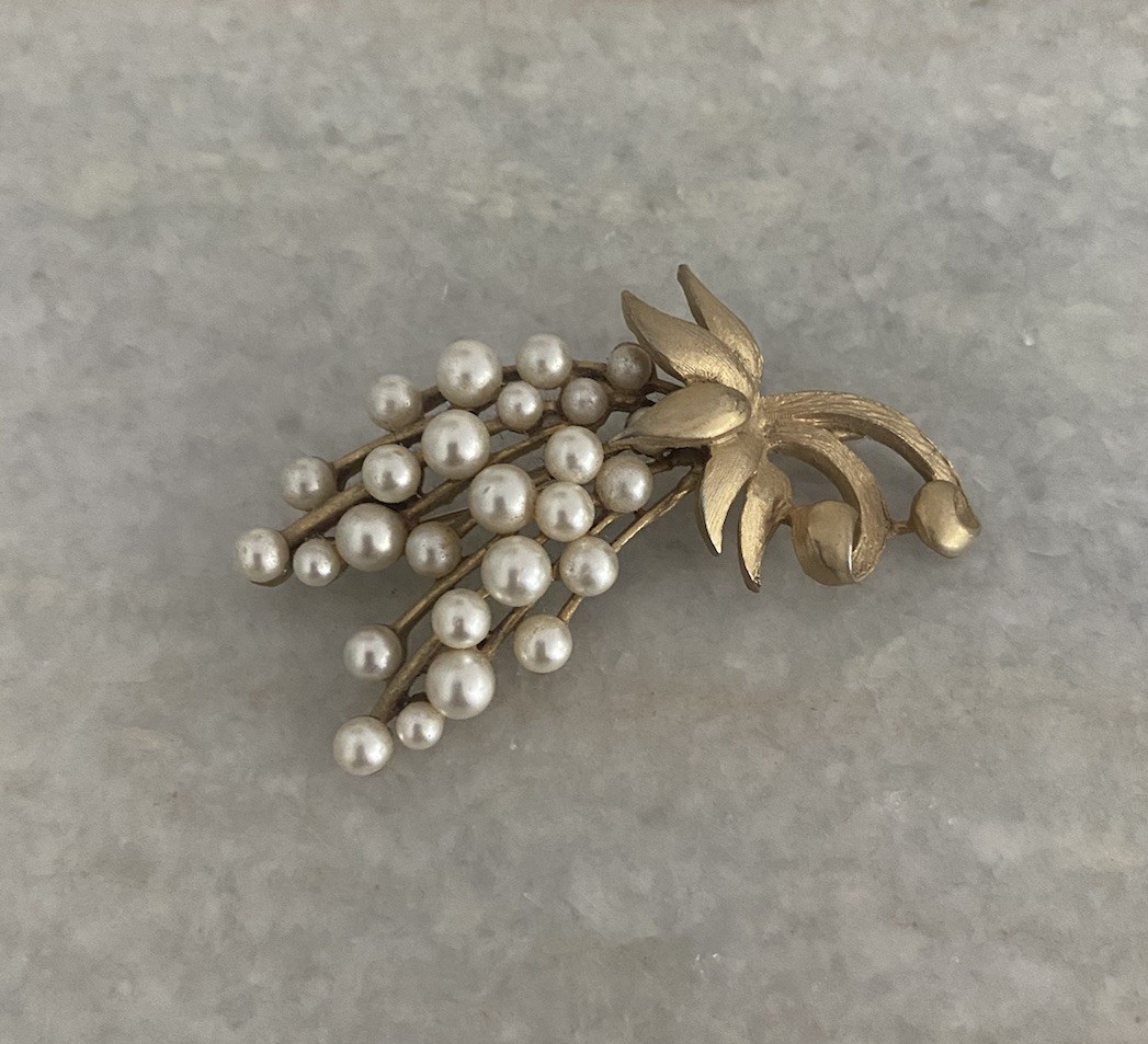 Beautiful Vintage Pell Faux Pearl Branch Grapes Leaves Brooch Pin