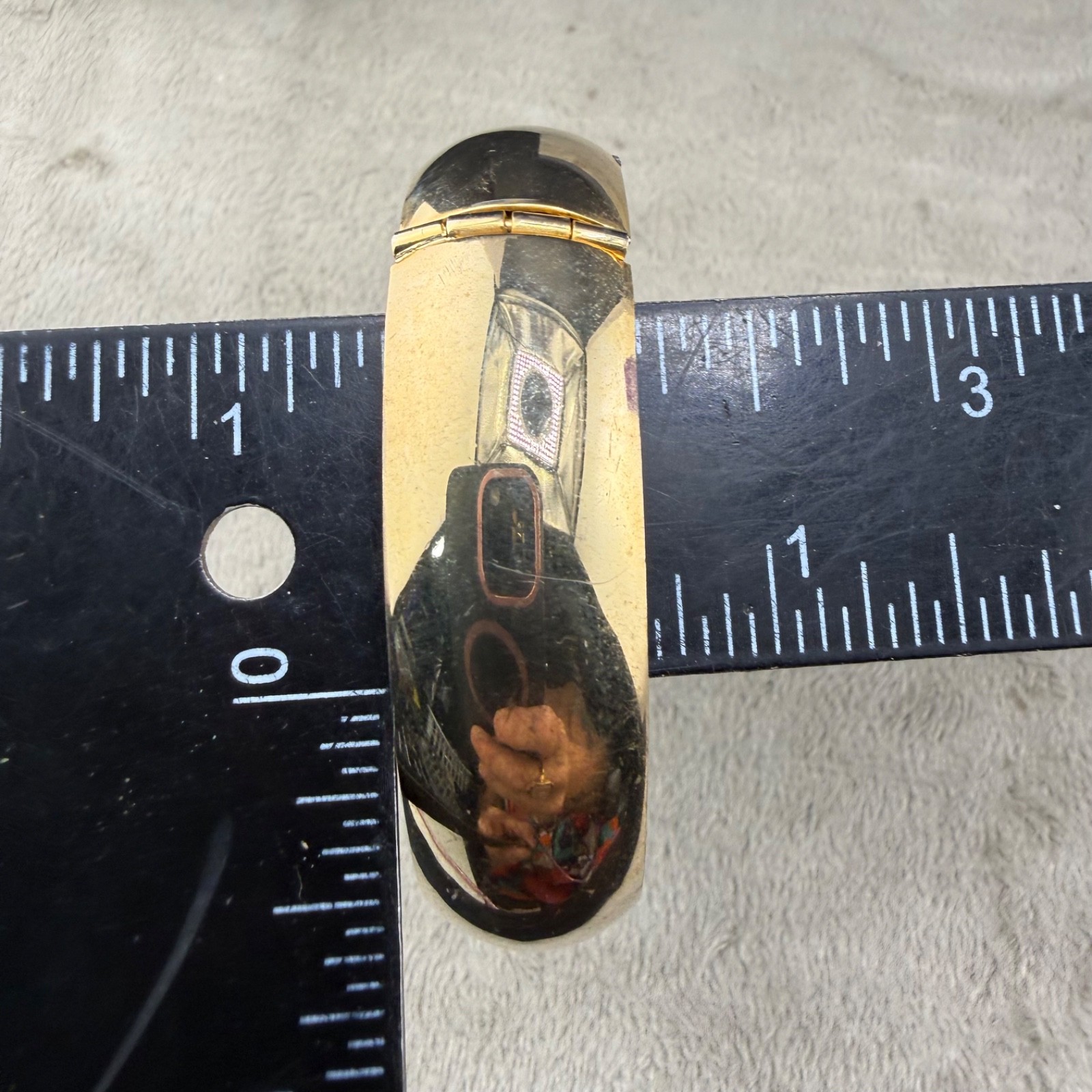 Vintage Hinged Bangle Bracelet Gold Tone 7.5”