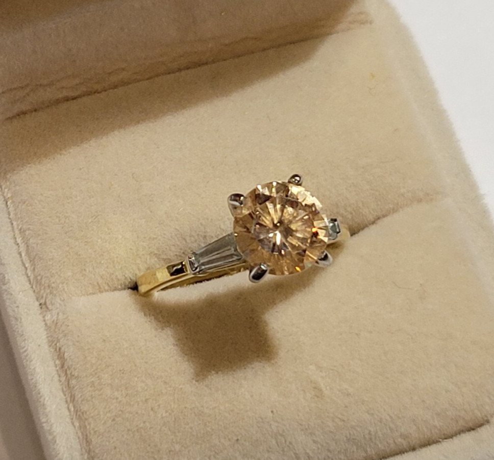Gorgeous Champagne Crystal Baguette Glass Rhinestones size 8 Gold Tone Ring