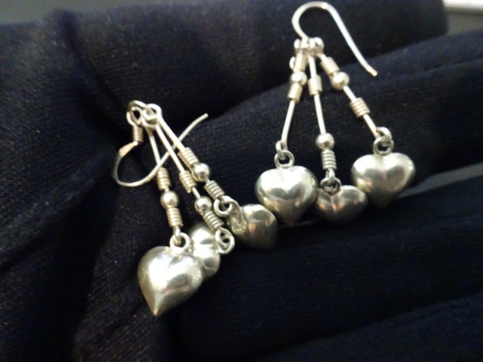 #439–VINTAGE STERLING SILVER PUFF HEART EARRINGS-925
