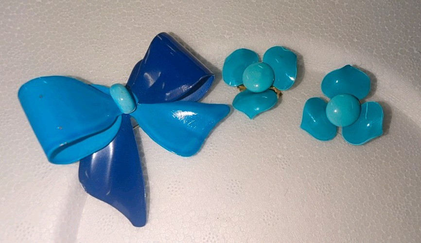 Vintage Retro Coro Bow Brooch And Unmarked Flower Clip On Earrings Mod