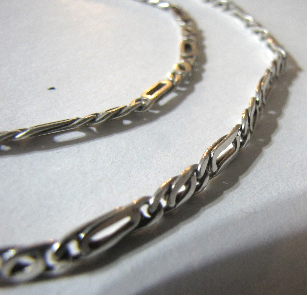 Sterling Silver Figaro Chain Necklace 20″ 4.6mm 18.9 Grams Vintage Italy Style