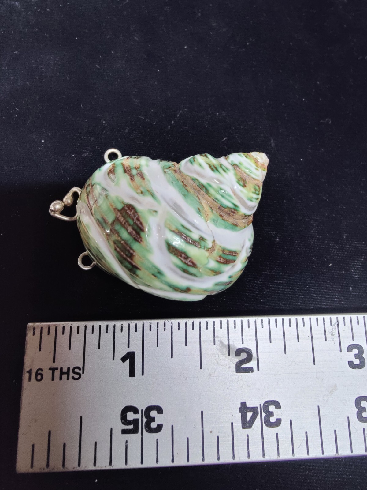 Natural Green Hand Carved 🐚 Sea Shell “Stash” Locket With Silver Free Shiping