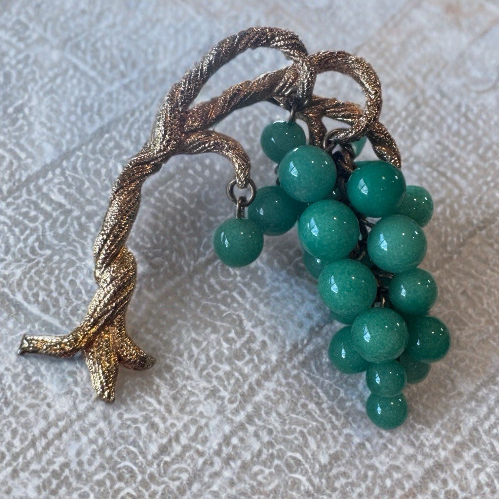Vintage Grape Brooch Green Glass Beads Gold Tone Vine Mid Century