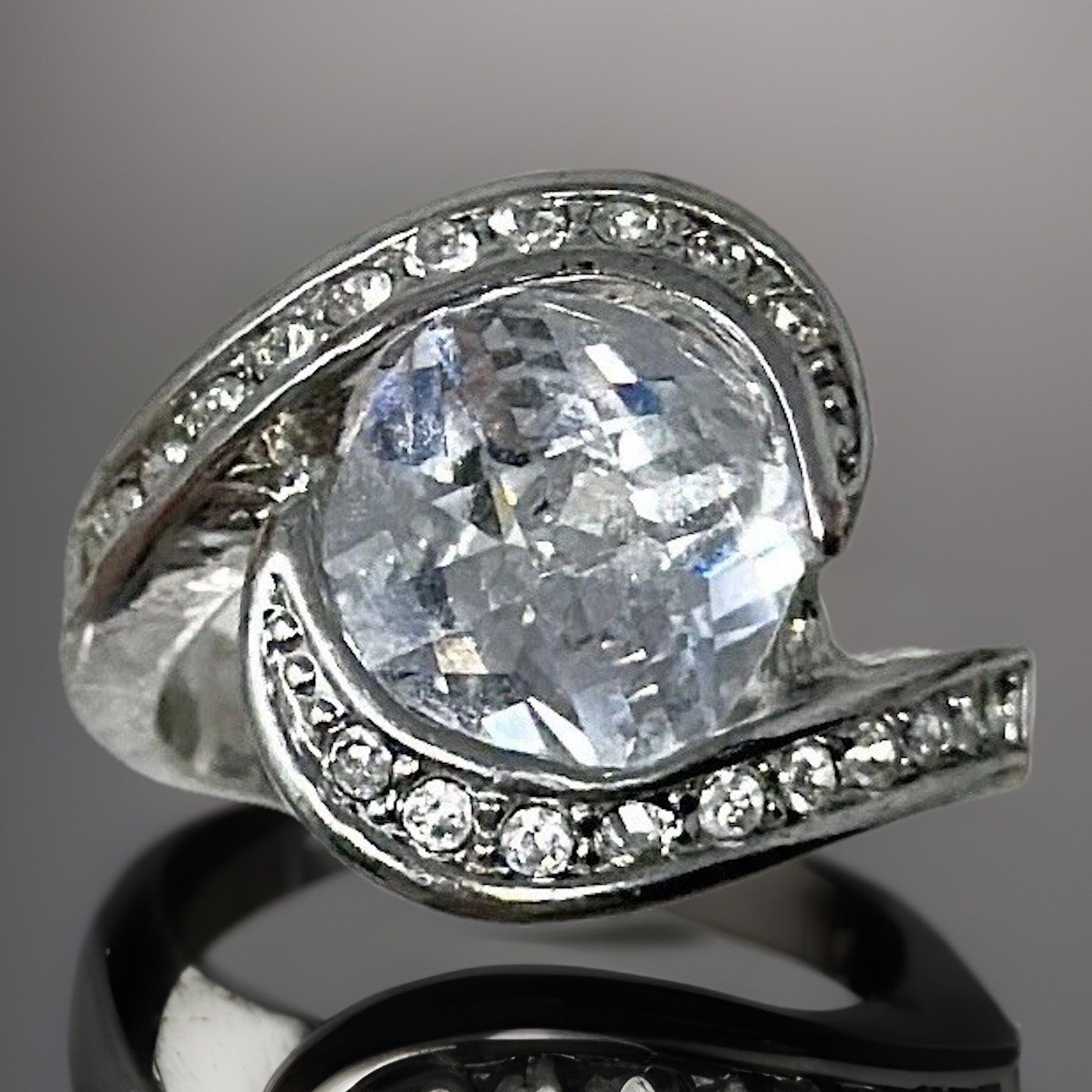 Vintage Silver Tone Cushion Cut Crystal Tension Setting Cocktail Ring Size 7