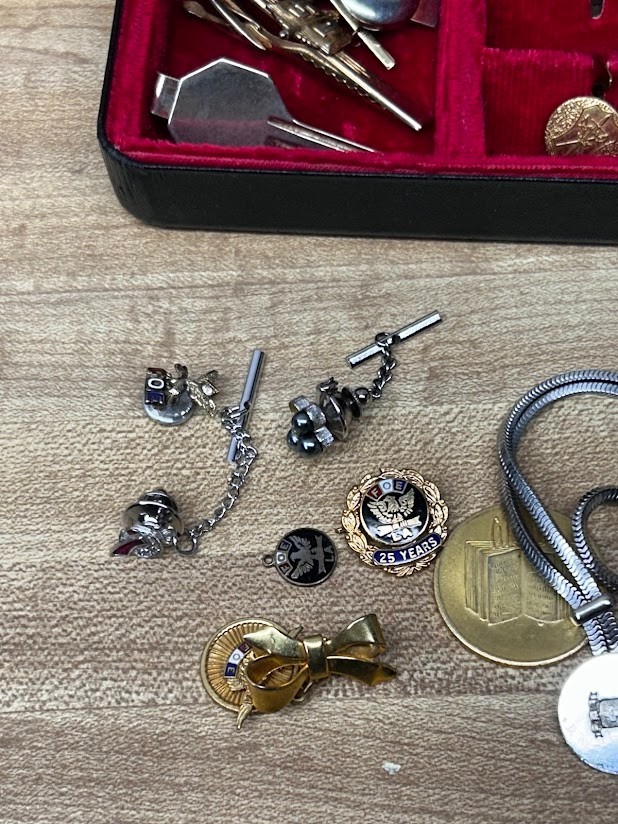 Estate Lot Vintage Men’s Jewelry Hickok Box Cuff Links Tie Bar Tacks Medals VTG