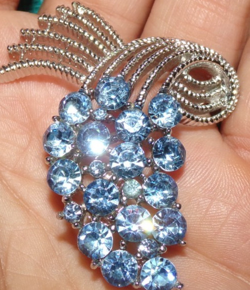 Crown Trifari signed pin with rare blue stones-OMG!!