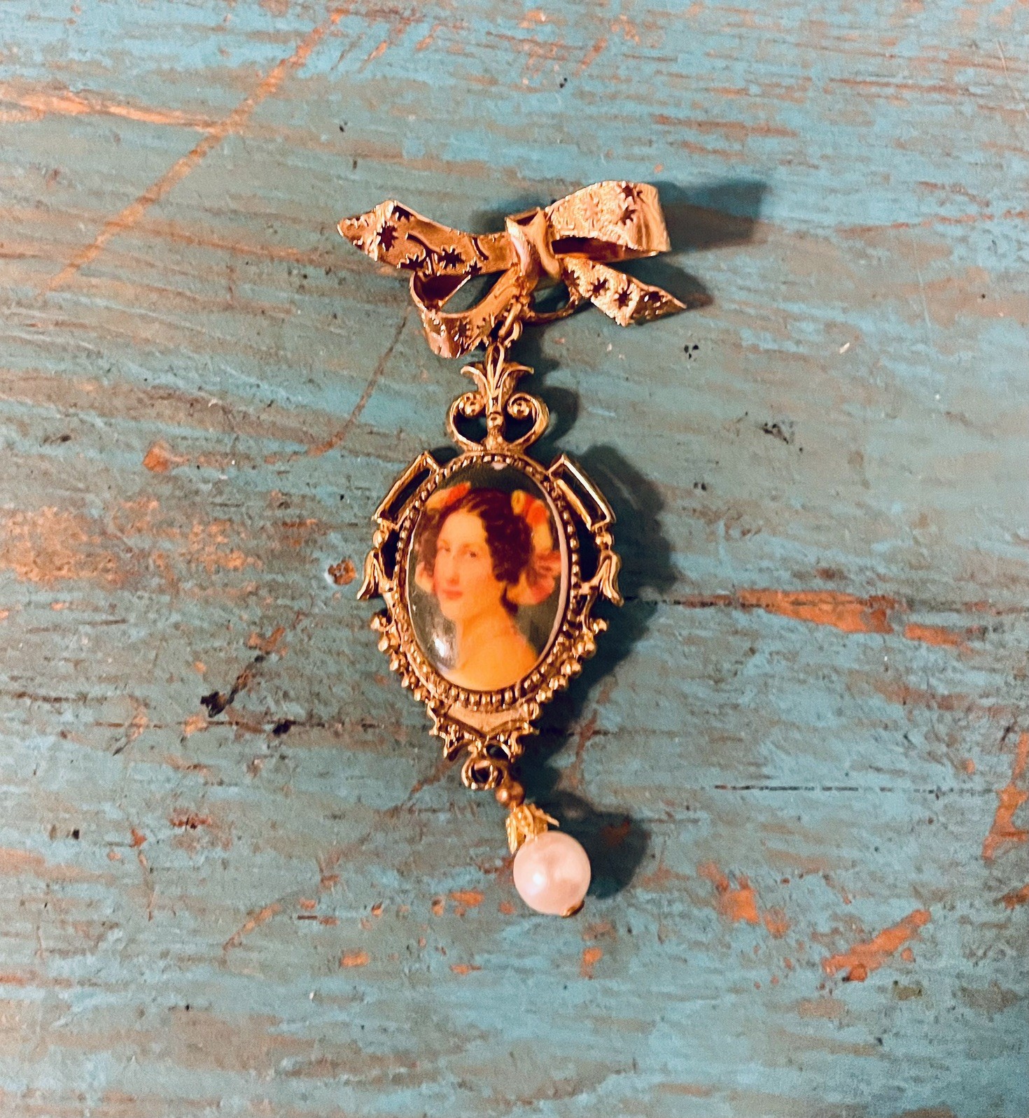 Signed ART Portrait Bow Vintage Victorian Revival Gold Tone Pearl Pin Brooch