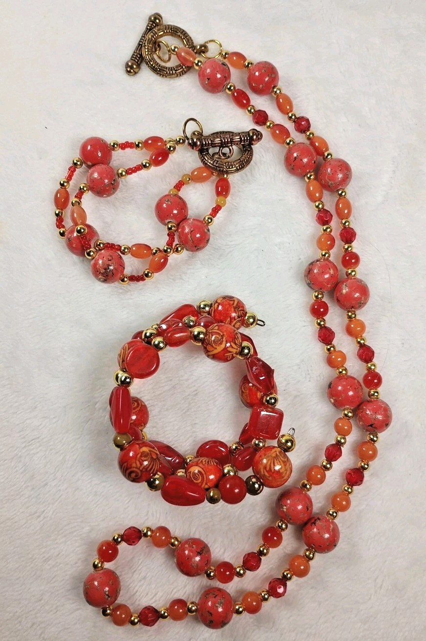 Vintage Coral Orange Red Beaded Necklace Bracelet Set 3 pc Gold Tone Toggle