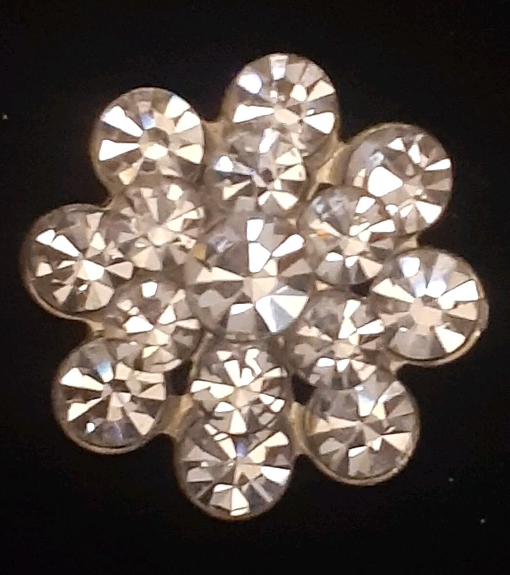 Vintage fauceted rhinestone cluster round Silvertone brooch/pin