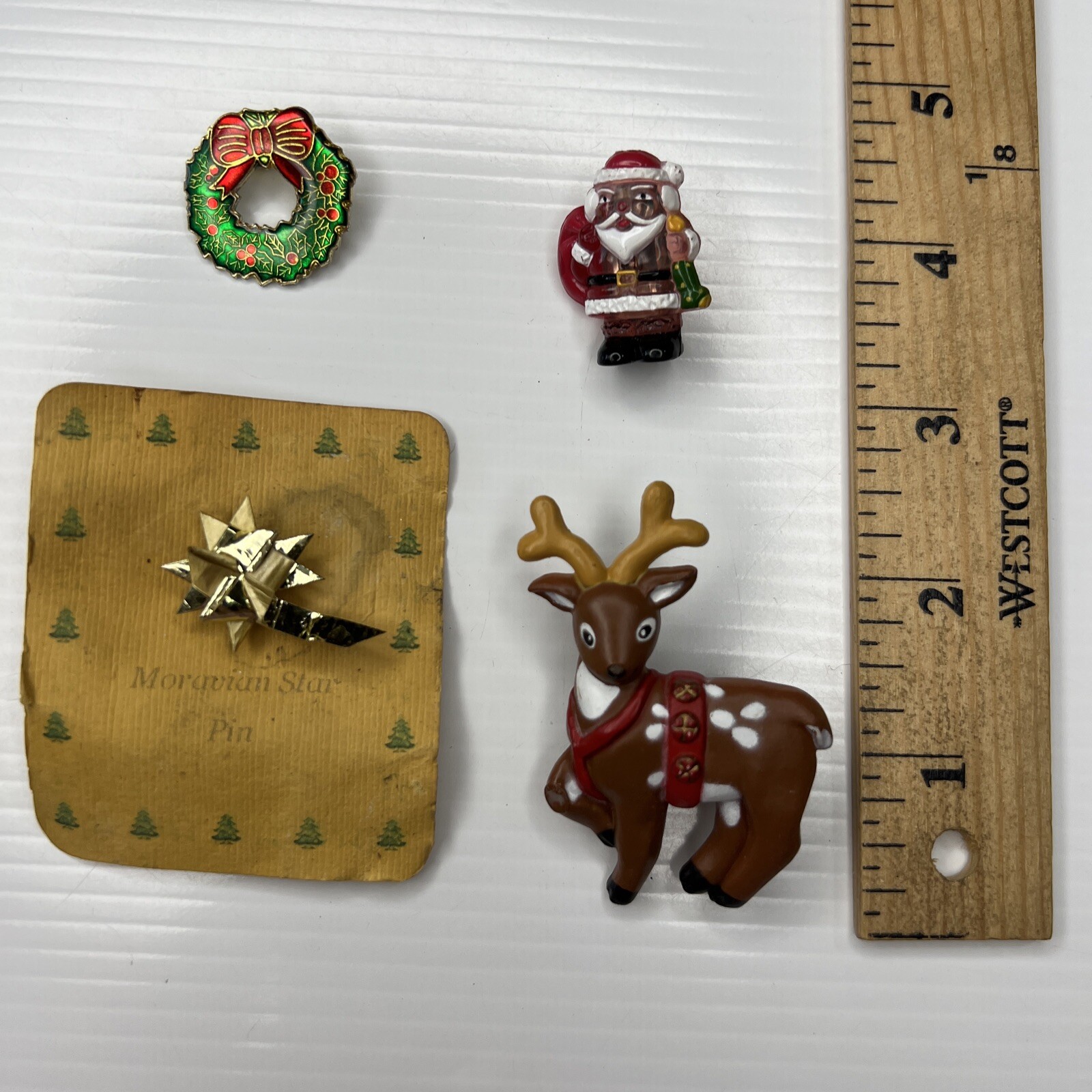 H4 Lot fun world reindeer bow Santa Wreath Christmas Vintage retro brooch pin