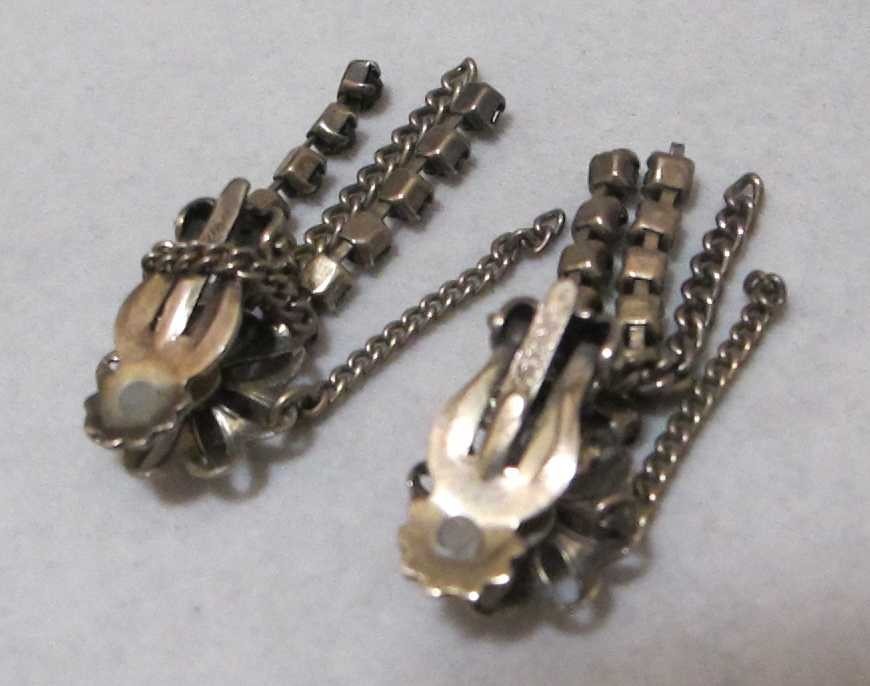 Vintage LA ROCO Black Rhinestone Gold Chain 5 Dangle Clip Earrings 1-3/4”