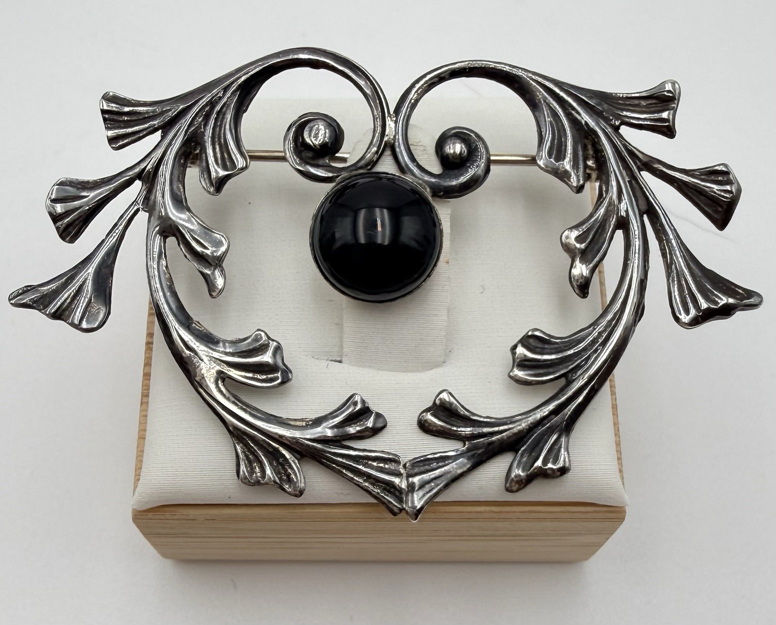 Vtg Silver Tone Black Cabochon Brooch Floral Scroll Art Nouveau Pin Openwork AC