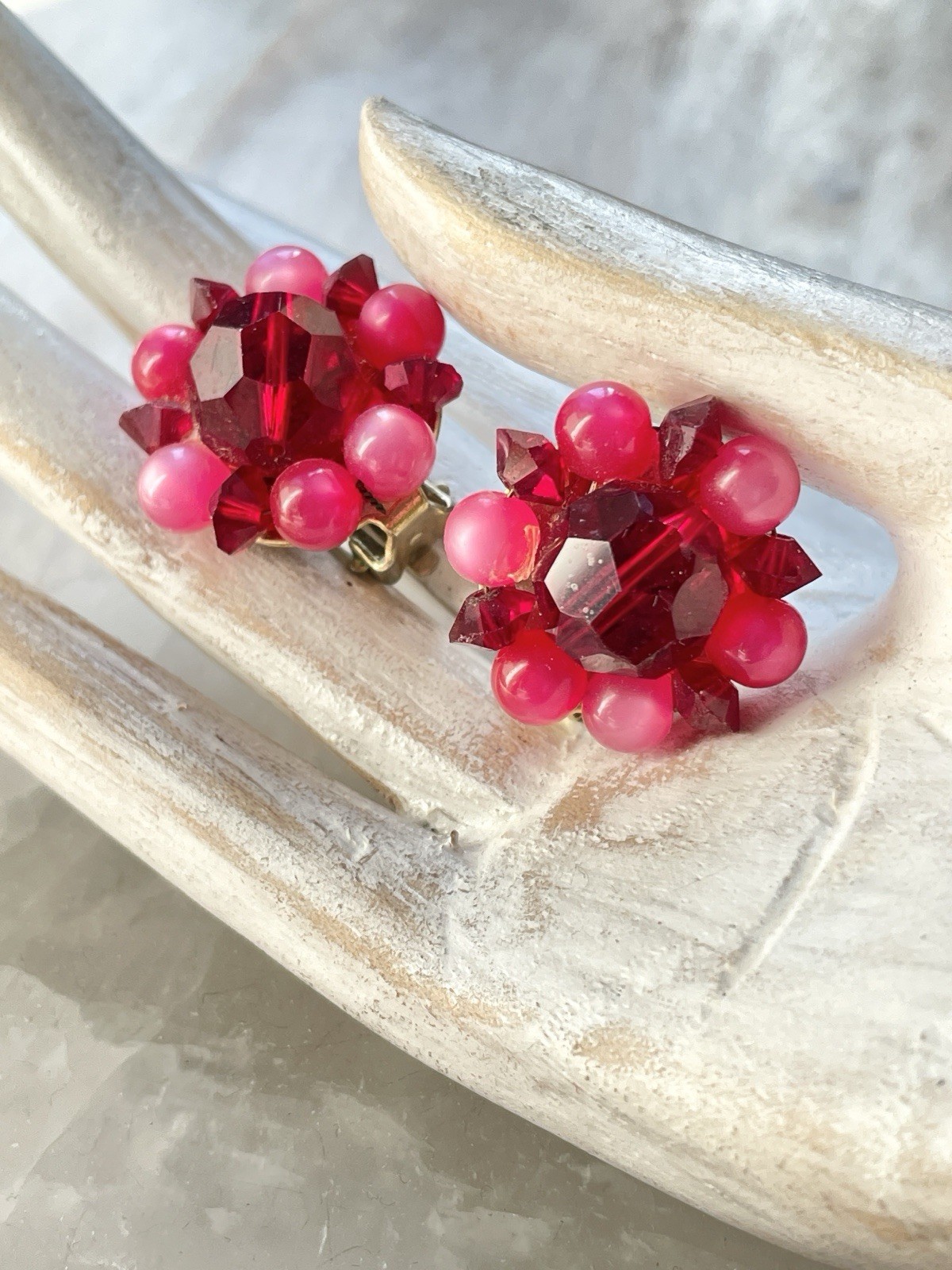 VTG Lisner Fuchsia Pink Bead Red AB Cluster Clip On Midcentury Earrings