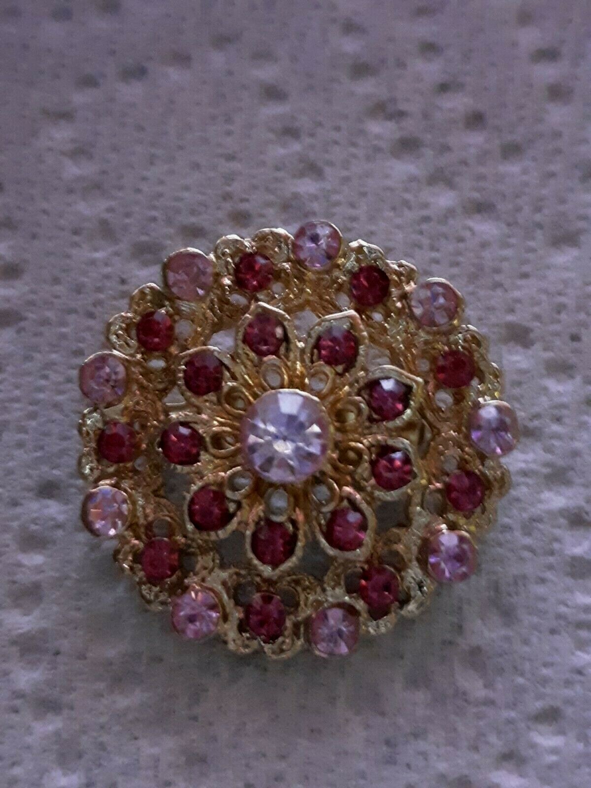 Vintage! Gold Tone Scalloped Open Cut Round Pinks/Purples Rhinestones Brooch Pin