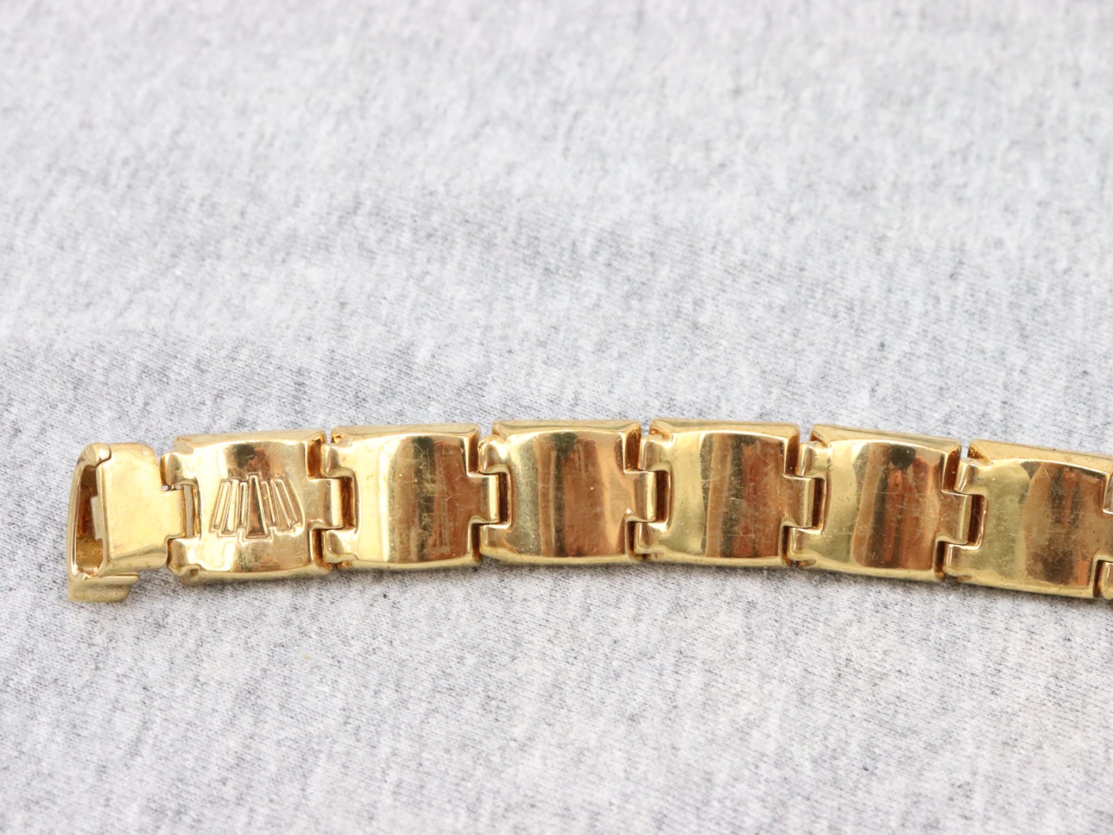 7″ Vintage Henri Bendel Square Crystal Rhinestone Clasp Bracelet Gold Tone Heavy