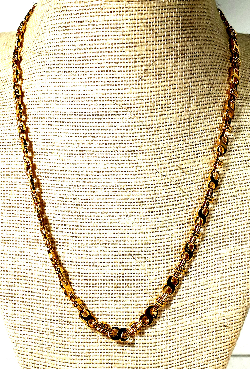 Vintage 18″ Gold Color 8 & Bar Link Chain,signed KR?