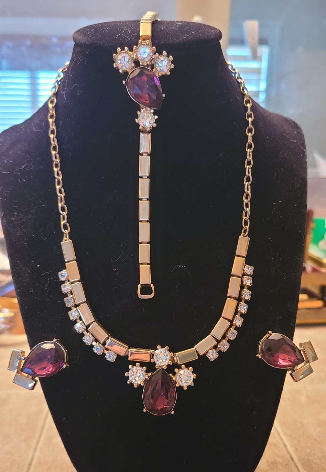 VINTAGE ‘CORO’ PARURE SET AMETHYST 19″ NECKLACE, 6-3/4″ BRACELET & CLIP EARRINGS