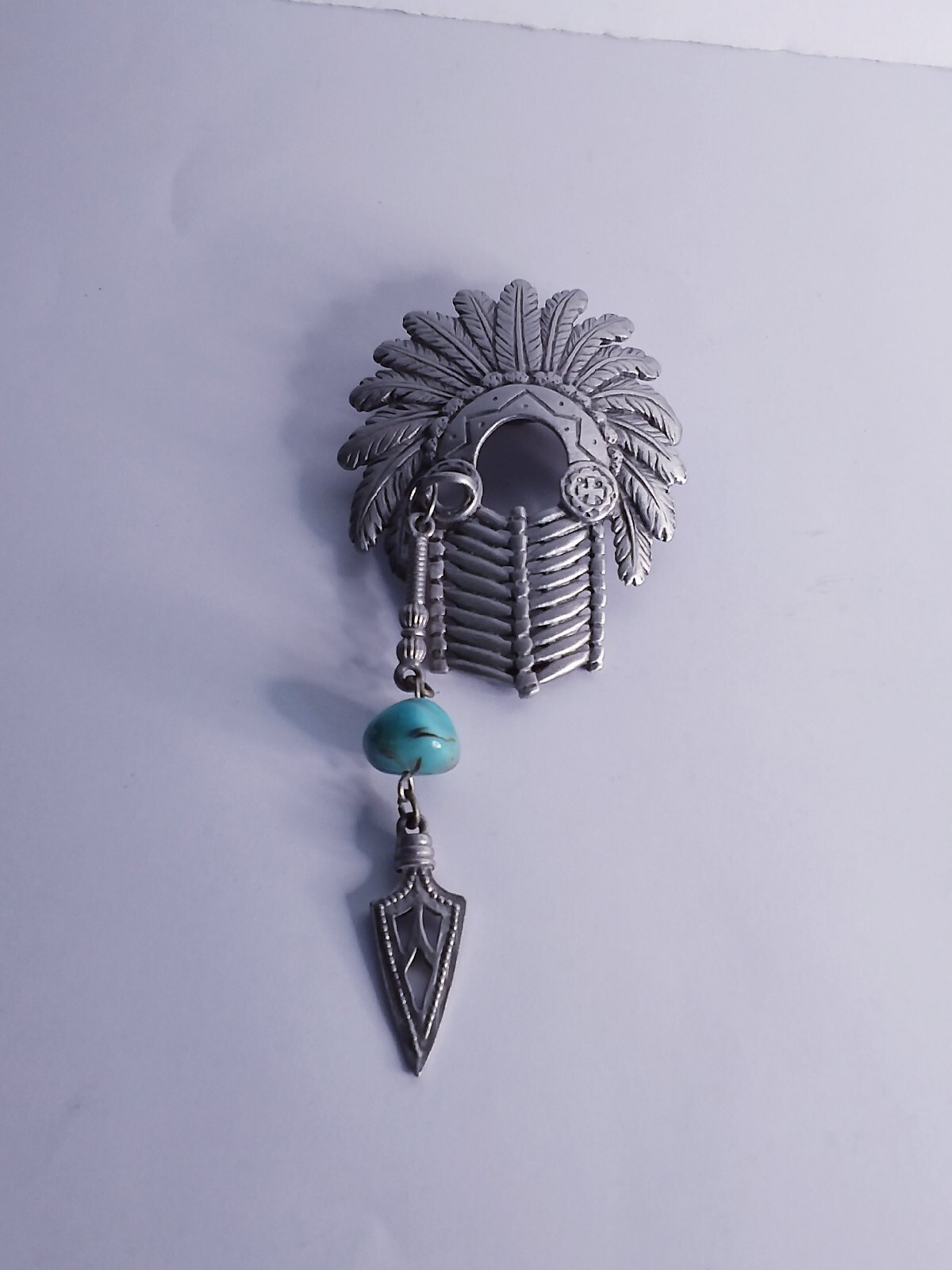 JJ Native American Headdress Broach Pewter Dangle Pin Chief Feathers Arrowhead