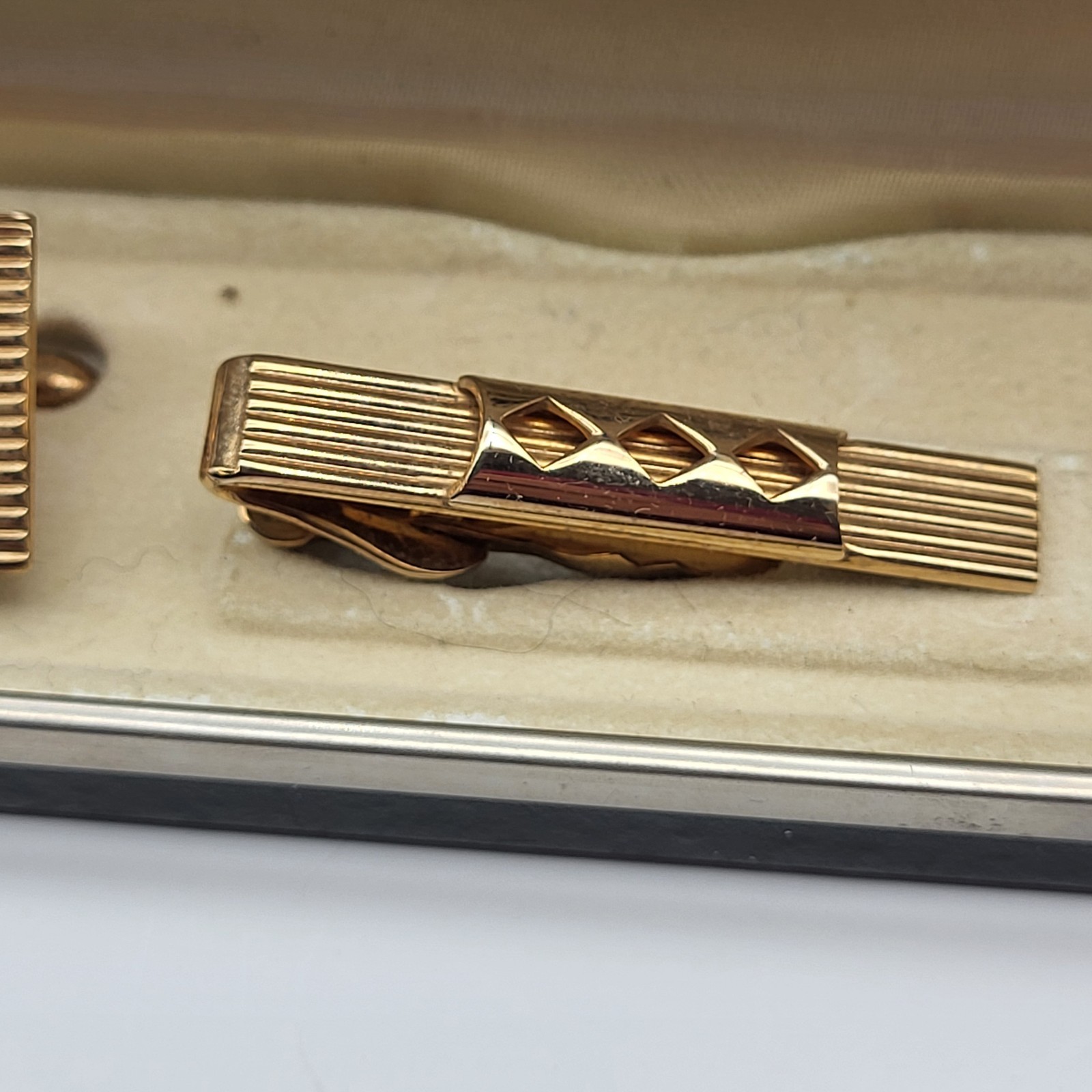 Vintage Swank Cufflinks & Tie Bar in box goldtone geometric