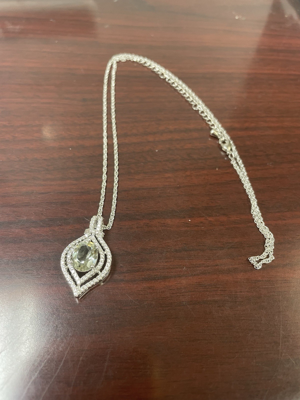 Beautiful Teardrop Pendant Necklace With Thin Chain.
