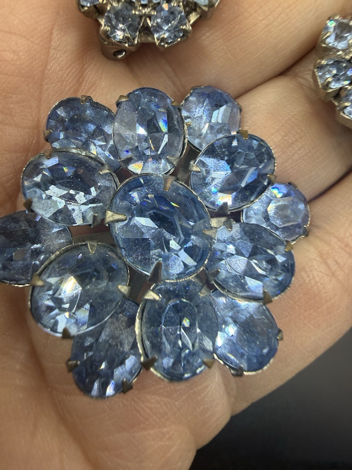 Vintage Unsigned Estate Light Blue Rhinestone Brooch And Clip On Earrings Set