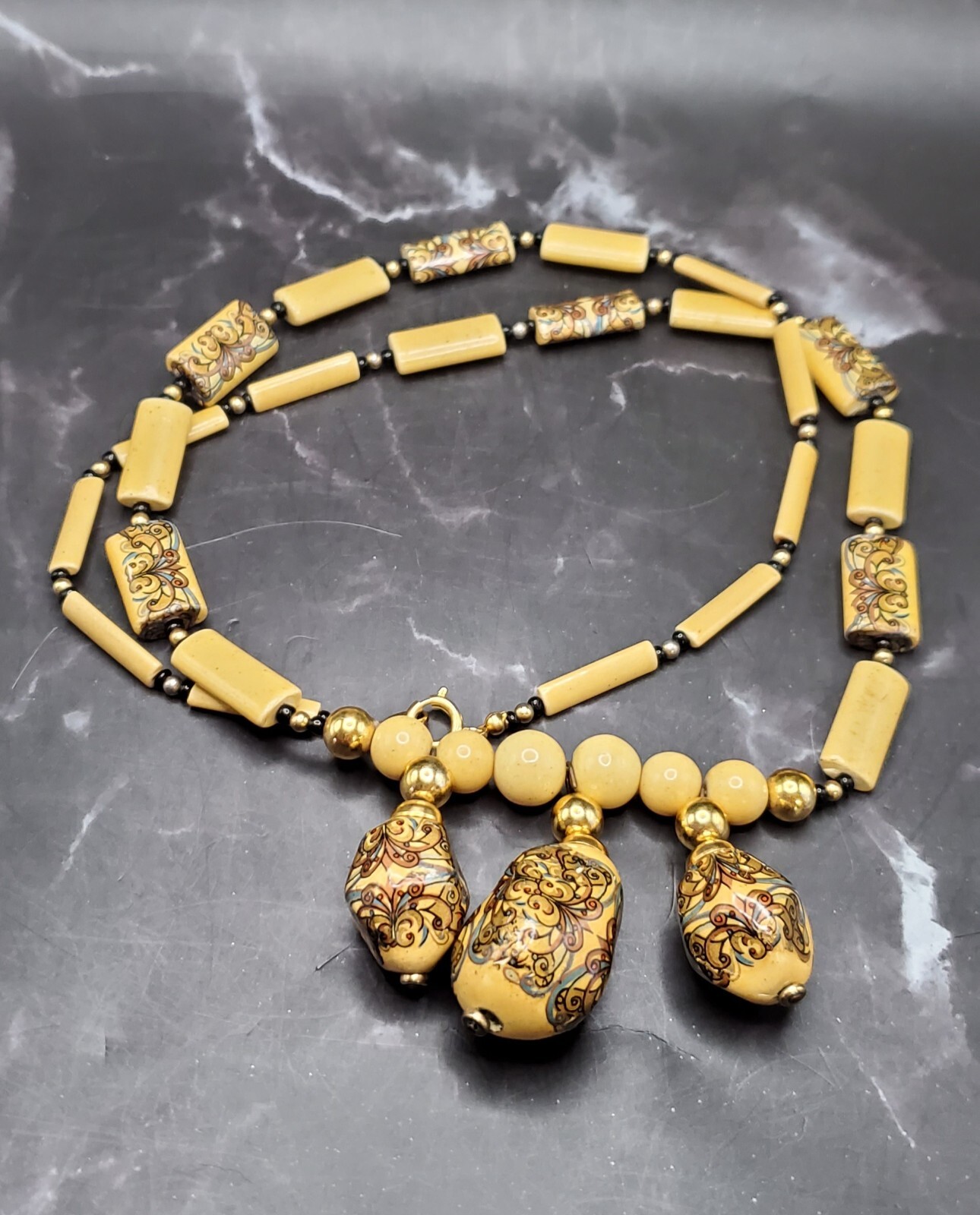 VTG Chunky Hand Painted Bead Ceramic & Wood Necklace Accented w/Gold Tone Beads
