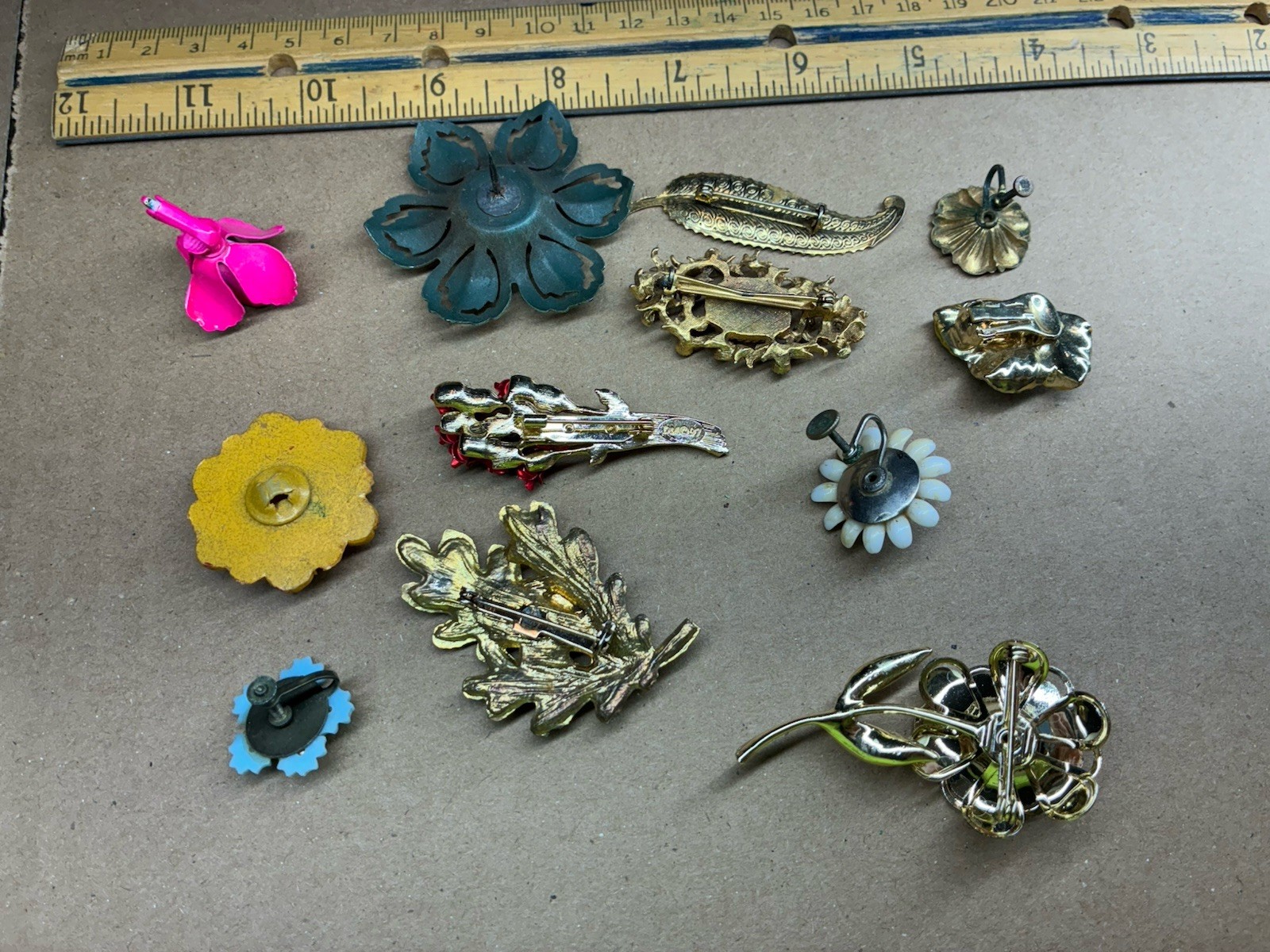 vintage flowers leaves 60’s – 80’s earrings lot brooch