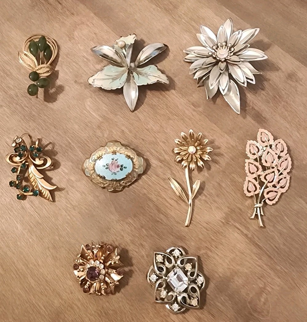 Vintage Flower Floral Star Brooches Lot of 9 Gold And Silver Tone Brushed
