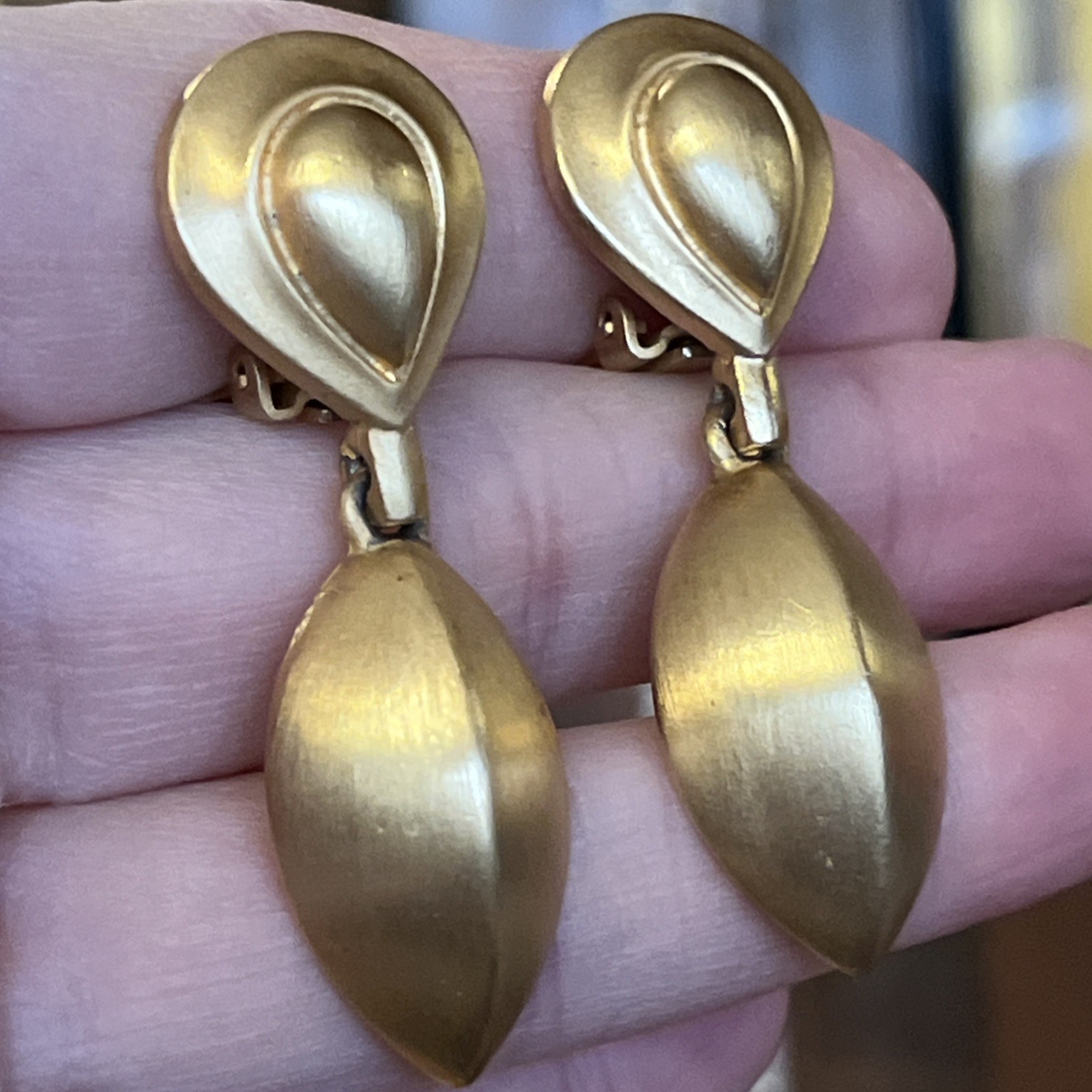Vintage XEJA Matte Gold Dangle Drop Clip On Earrings Statement Classic