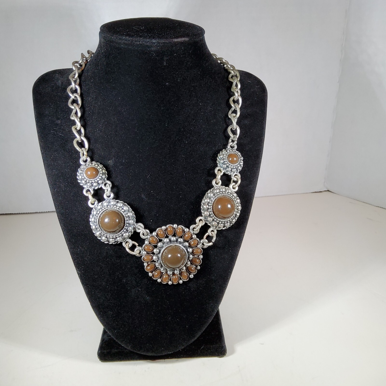 Vtg Brown Earthtone Stones set In A Filigree Silver Tone Setting Necklace 23″ L